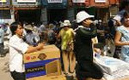 Đổ xô đi mua hàng điện tử giảm giá